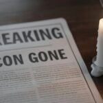 Grammy Winner DEAD at 73 — The Gambler’s Creator Gone… A newspaper with the headline 'BREAKING ICON GONE' next to a lit candle